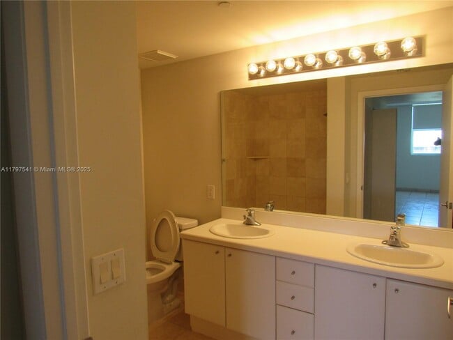 Building Photo - 2475 Brickell Ave