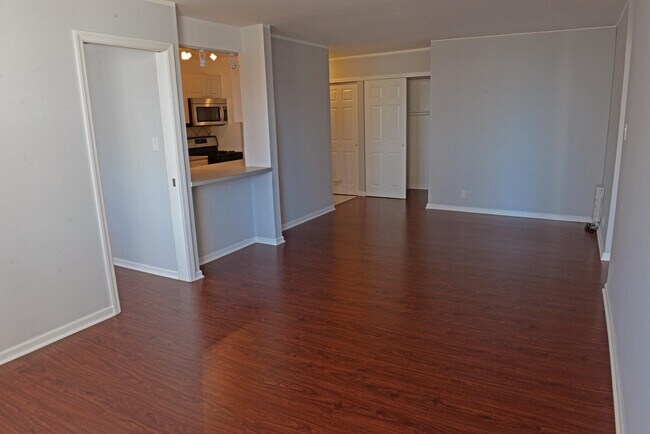 Foto del edificio - 280 Marin Blvd