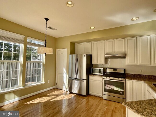 Foto del edificio - 6002 St Hubert Ln
