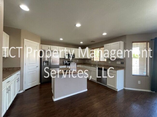 Building Photo - Updated 4 Bedroom on Corner Lot!
