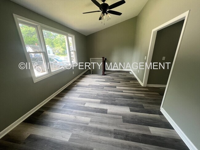 Foto del edificio - 310 W Poplar St