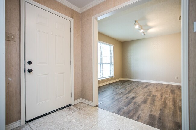 Building Photo - 10662 Pagewood Dr