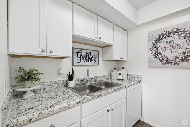 The Norway - 2 habitaciones, 1,5 baños - 850 pies cuadrados - Cocina - Carolina Crossing