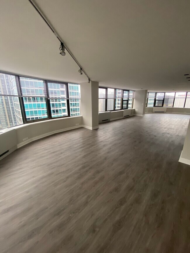 Foto del edificio - 333 E Ontario St