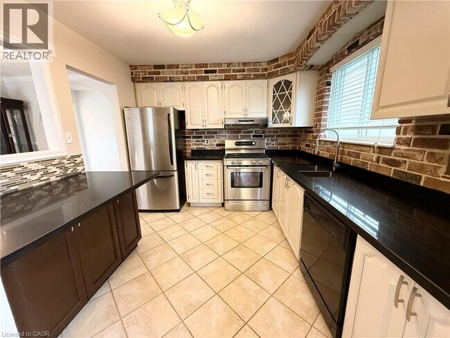 Building Photo - 91 Garside Crescent