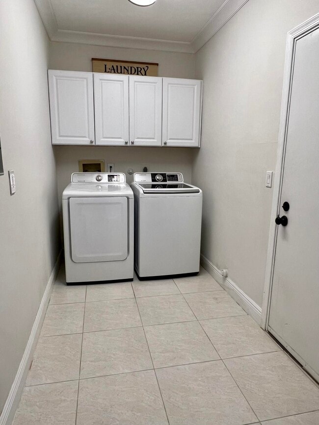 Building Photo - 1905 Canterbury Cir