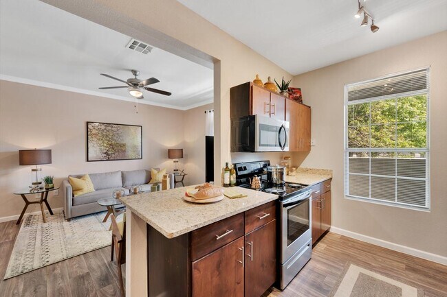 Electrodomésticos de acero inoxidable* - Eagle Ranch Apartments