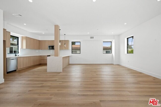 Foto del edificio - 5543 Calhoun Ave