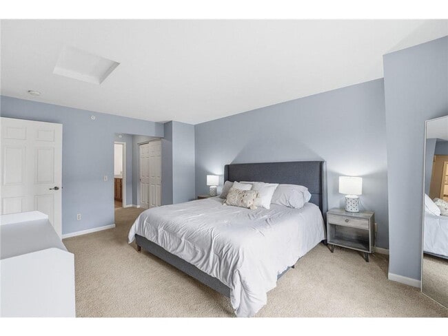 Building Photo - 8103 Oakview Dr N