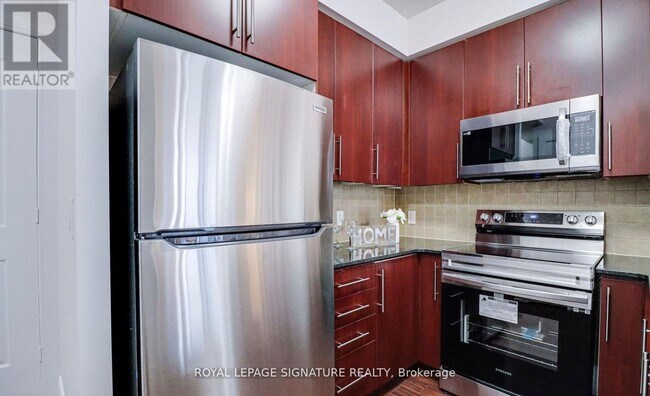 Photo du bâtiment - 330 Burnhamthorpe Rd W