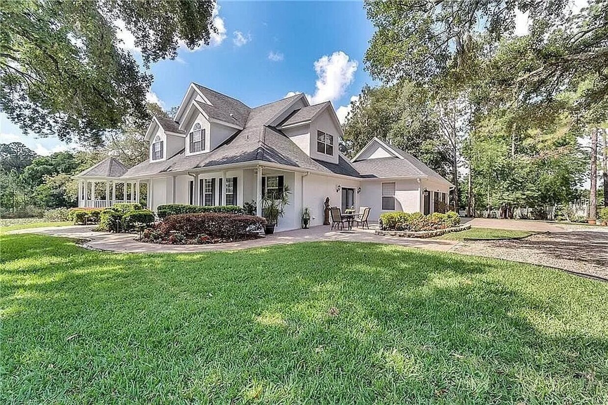 Foto principal - STUNNER! Five Acre Property in Winter Gard...