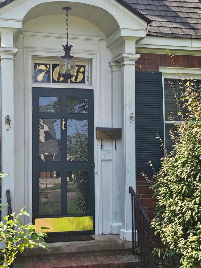 Building Photo - 706 Milton Ave