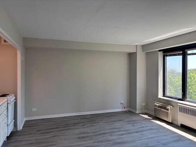 Building Photo - 3100 N Lake Shore Dr