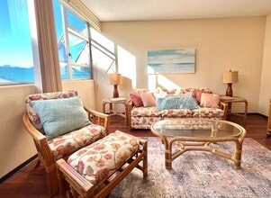 Building Photo - 2500 Kalakaua Ave