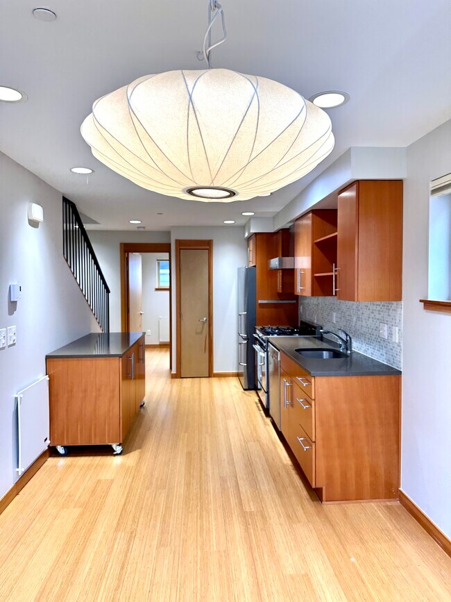 Building Photo - 6021A California Ave SW