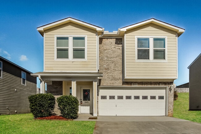 Building Photo - 205 Whitestone Dr NE