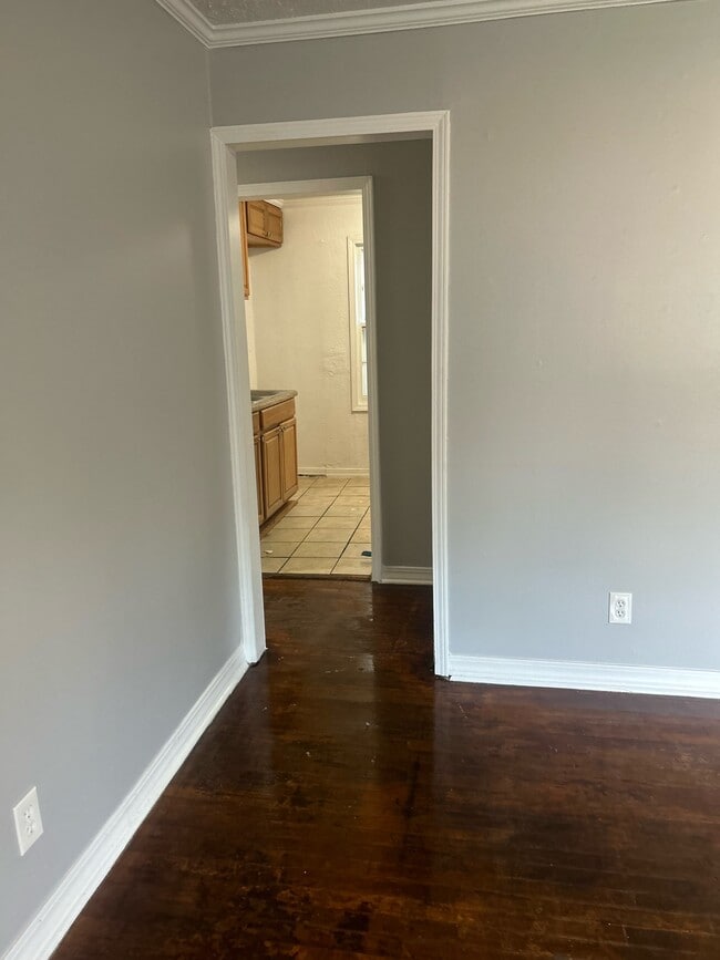 Building Photo - 408 S Foster Dr