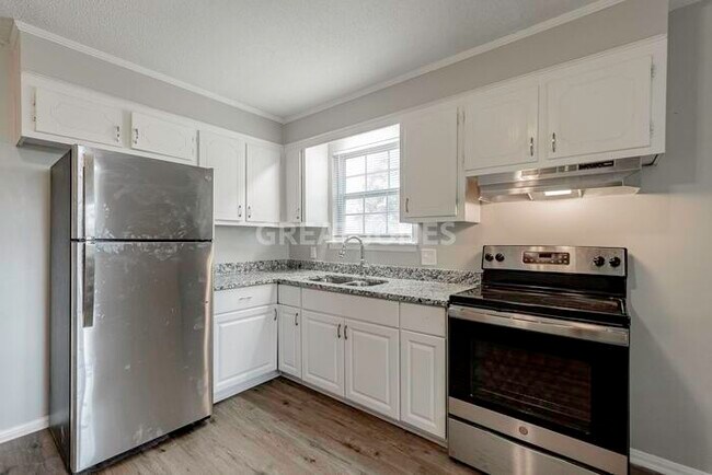 Foto del edificio - HOLIDAY SPECIAL! HALF OFF IF LEASE SIGNED ...