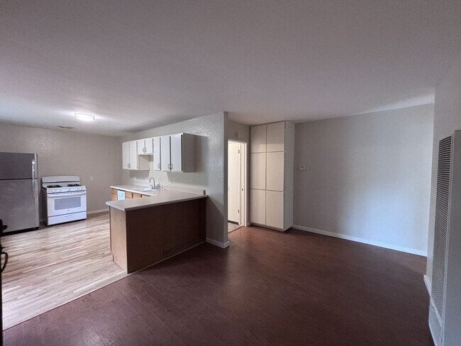 Foto del edificio - 4441 W Walnut St