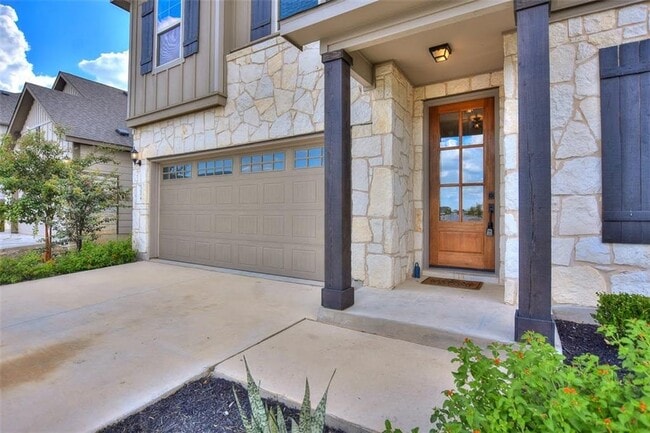 Building Photo - 204 Russet Trl