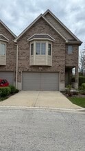 Building Photo - 1521 Stonegate Manor