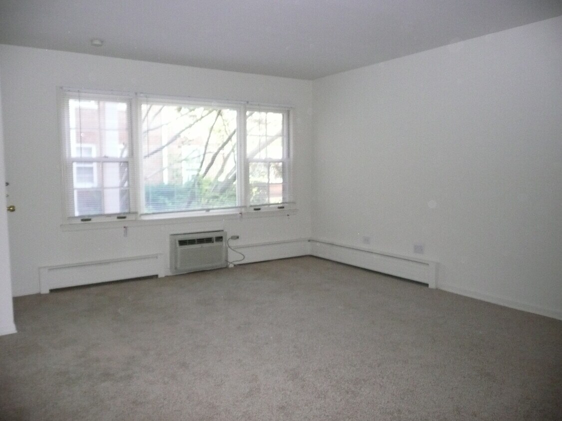 Primary Photo - 1512 Central St