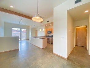 Building Photo - 925 Dunlap St