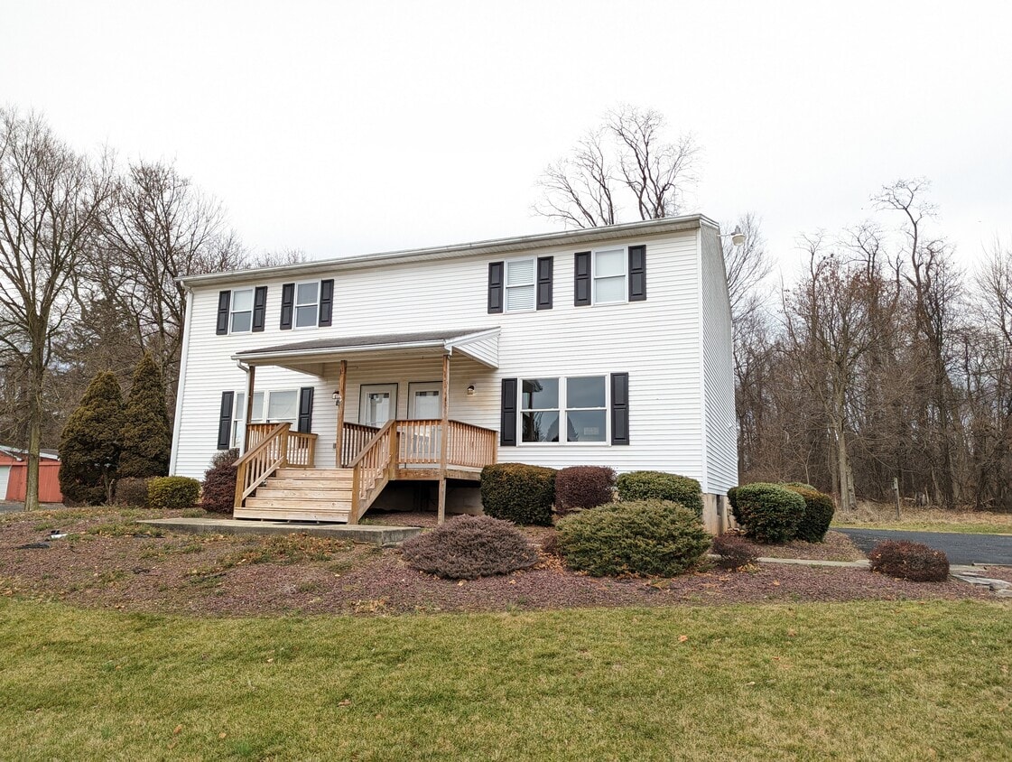 917 S York St, Mechanicsburg, PA 17055 Townhome Rentals in