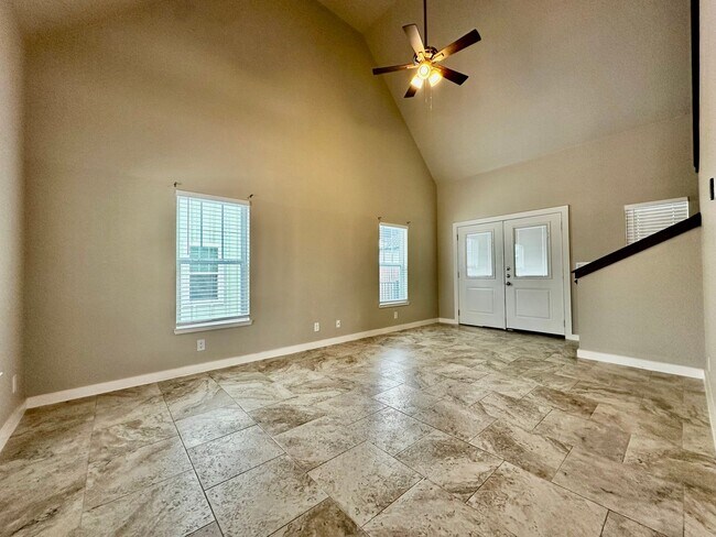 Building Photo - 2 Story Bungalow