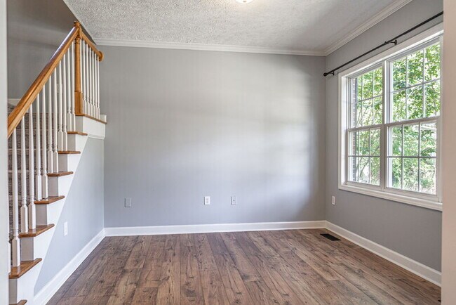 Building Photo - 108 Silver Burn Place