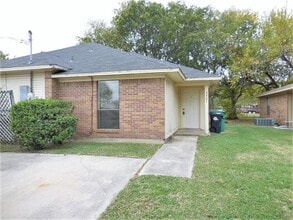 Building Photo - 3307 Gardenview Cir