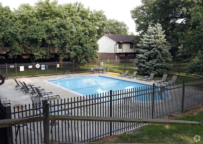Building Photo - WoodRidge Apartments and Townhomes