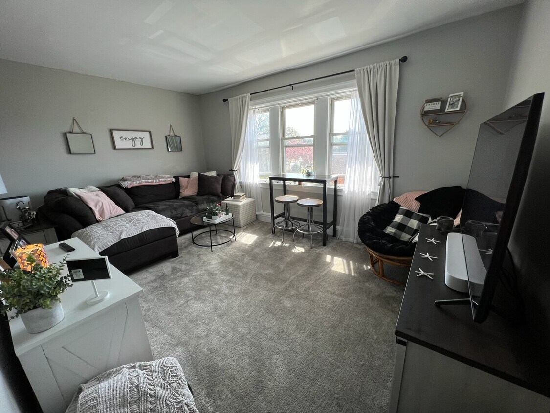 204 Ballymore Rd Unit 2nd Floor, Springfield, PA 19064 Apartments in