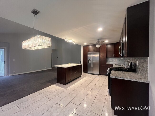 Building Photo - 1587 Stonehill Ct