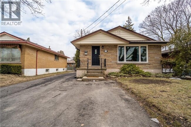 Building Photo - 34 Briarwood Crescent