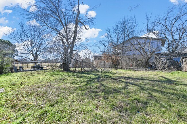 Building Photo - Wonderful 3/2 in Fort Worth! **MOVE-IN SPE...