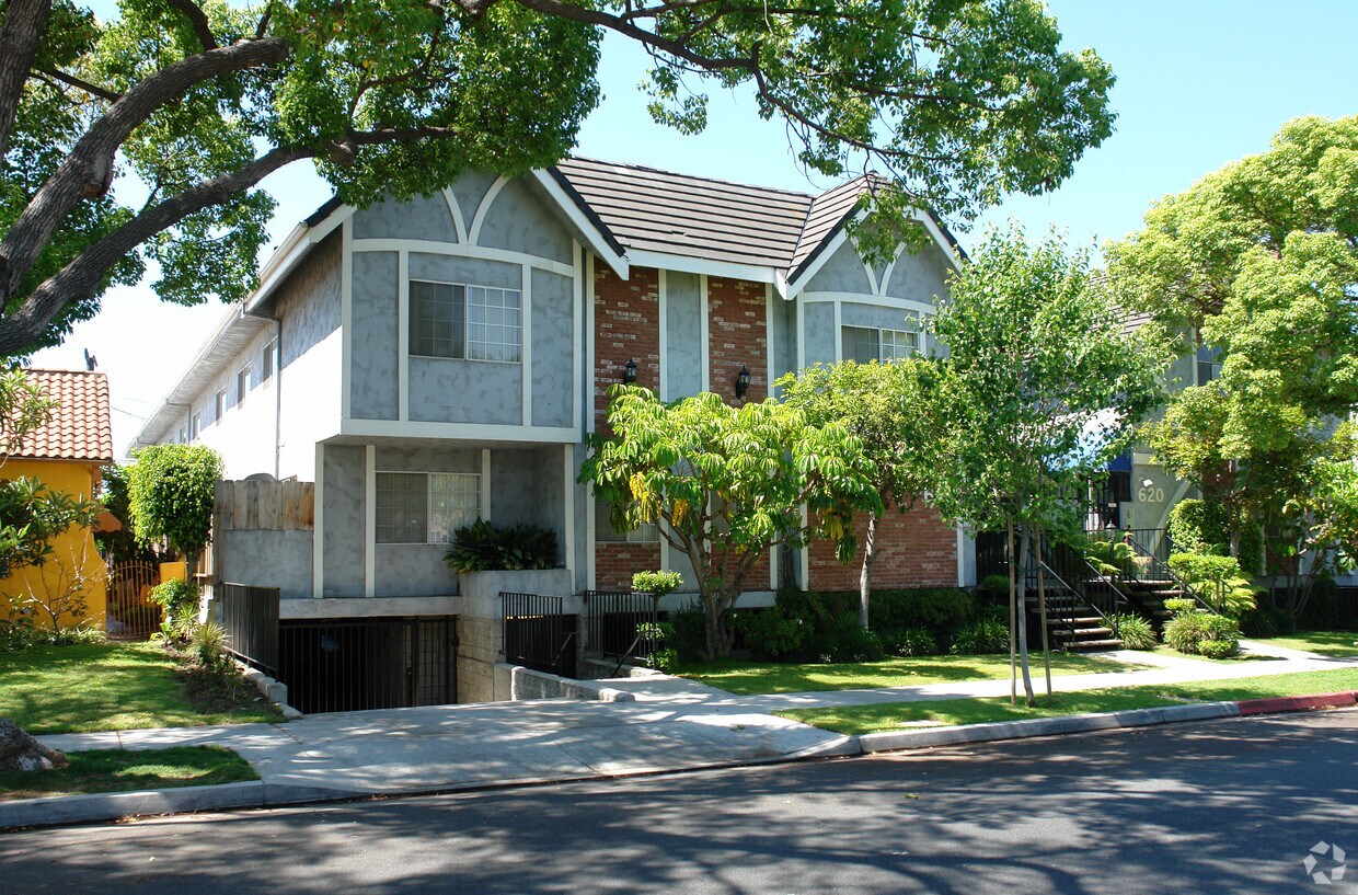Building Photo - 616 W Wilson Ave