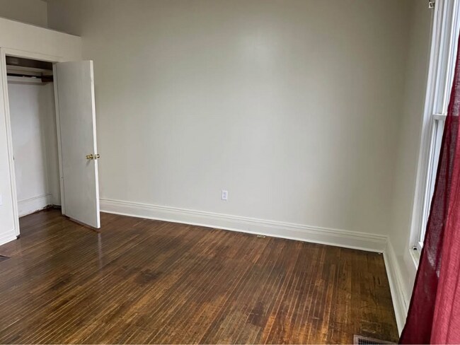 Foto del edificio - 727 E Main St