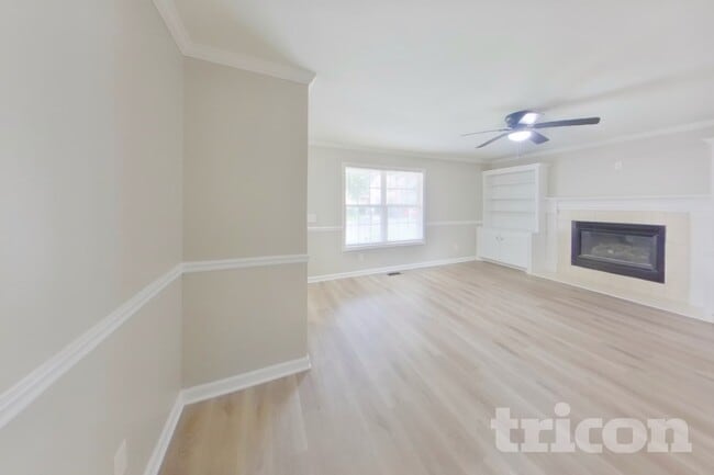 Building Photo - 229 Montclaire Cir