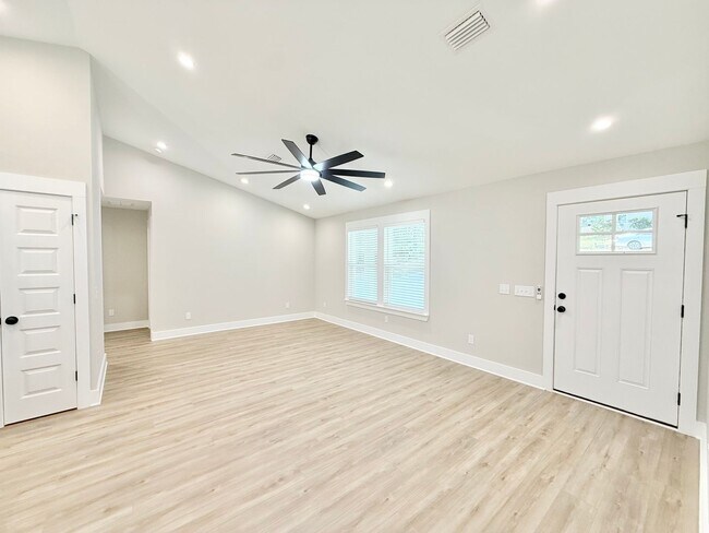 Foto del edificio - Stylish 3-Bedroom Home