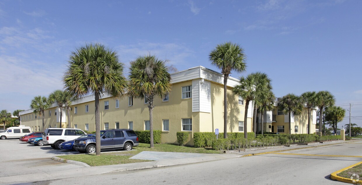 Azure Estates Apartments West Palm Beach, FL