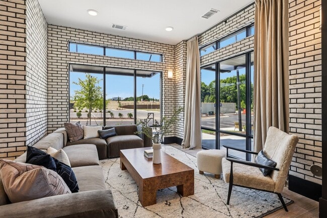 Foto del edificio - The Residences at Christenbury Village