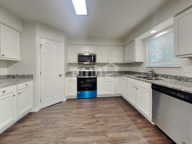 Building Photo - 628 Buckshire Glen