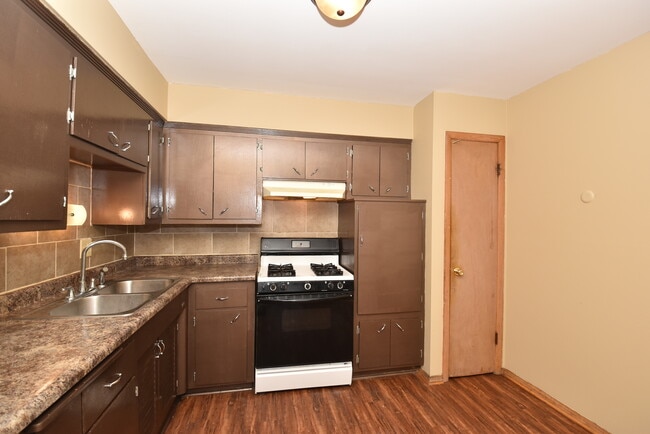 Building Photo - 8806 W Villard Ave