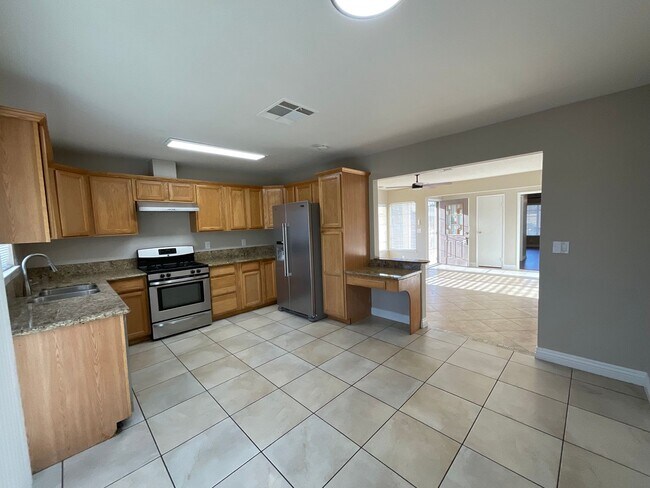 Foto del edificio - Single story home, 3br, 2bath, 1cg