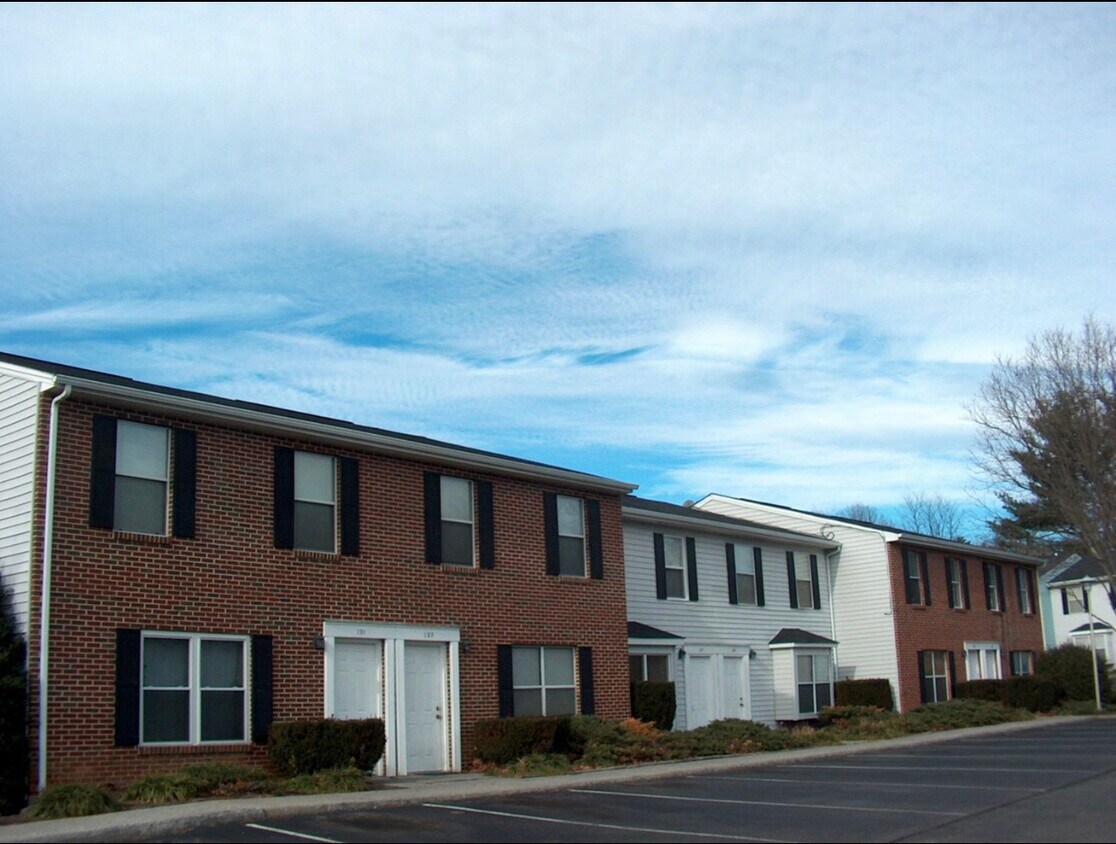 147 Clover Valley Cir, Blacksburg, VA 24060 Townhome Rentals in