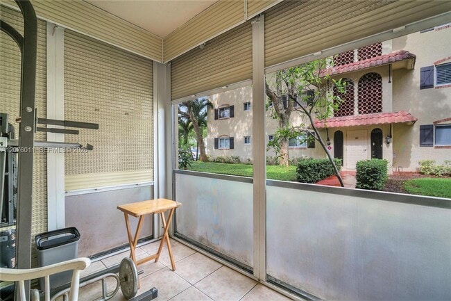 Building Photo - 257 S Cypress Rd
