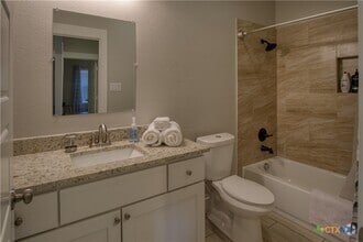 Building Photo - 1247 Green Hill Dr