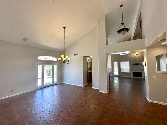 Building Photo - Spectacular Club West Executive home on co...