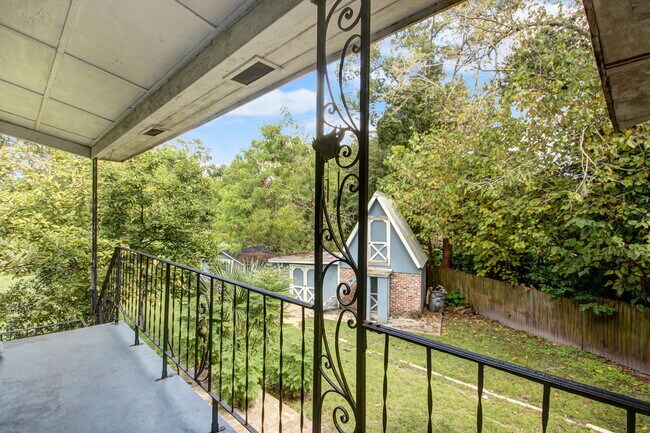 Foto del edificio - 2353 Spring Park Rd